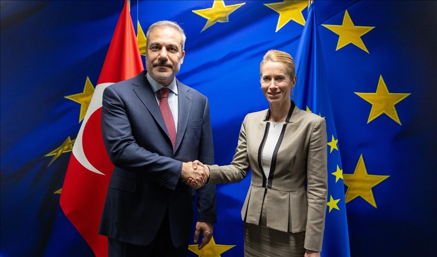 Kryediplomati-turk-takon-shefen-e-politikes-se-jashtme-te-BE-se